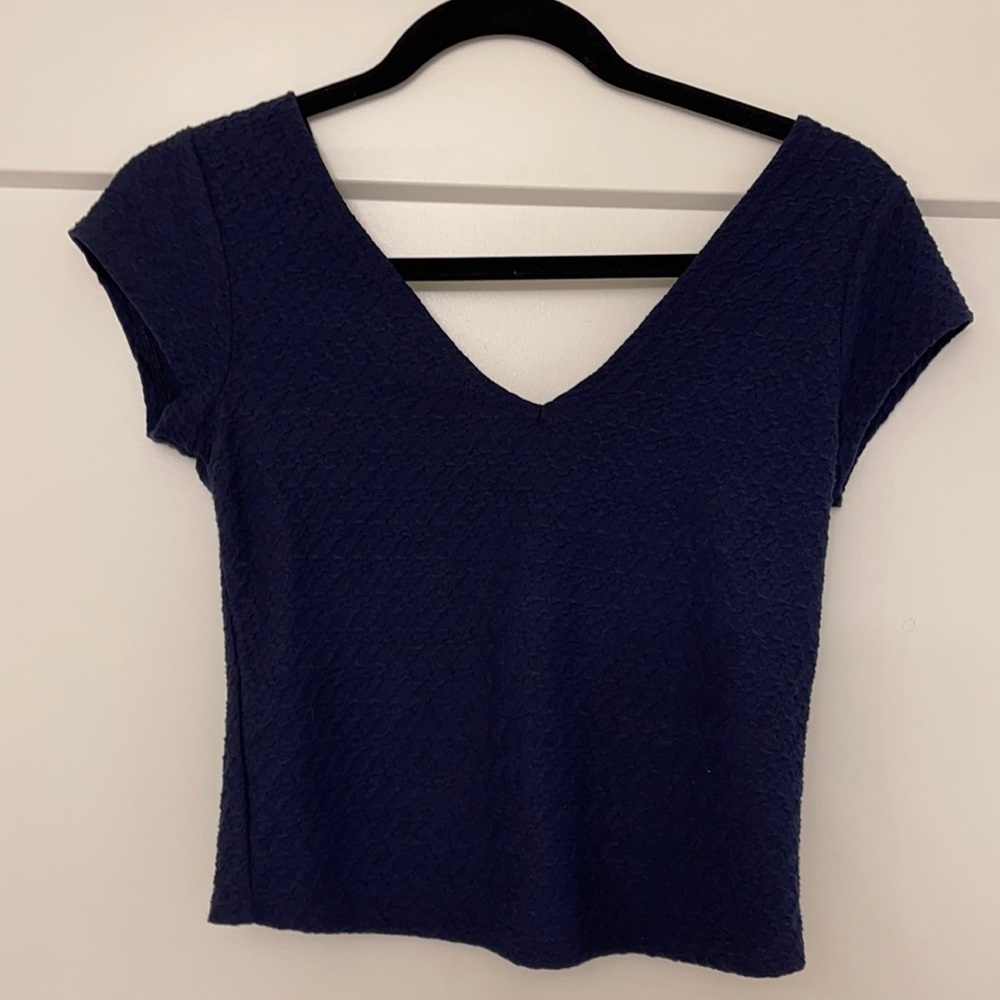 Navy crop v t shirt! NEW WITH TAGS